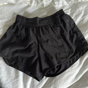 Lululemon hotty hot short size 4, 4 inch, great used condition